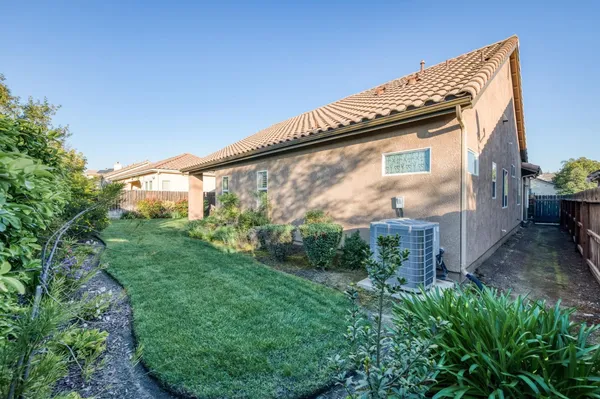 $549,000 | 10687 North Tea Party Lane, Fresno, CA 93730