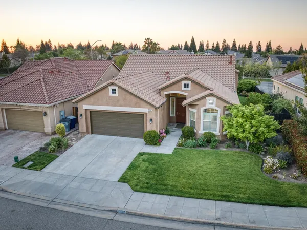 $549,000 | 10687 North Tea Party Lane, Fresno, CA 93730