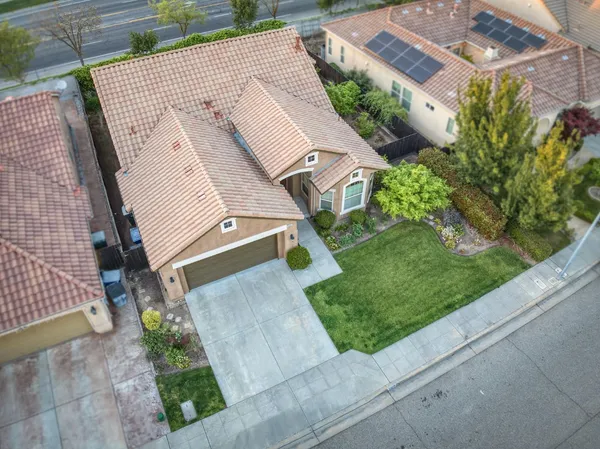 $549,000 | 10687 North Tea Party Lane, Fresno, CA 93730