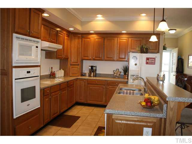 925 Quarterhorse Road Princeton, NC 27569 - Photo 11 of 21 ISLAND KITCHEN WITH COOK TOP AND WALL OVEN*BREAKFAST BAR & BREAKFAST ROOM