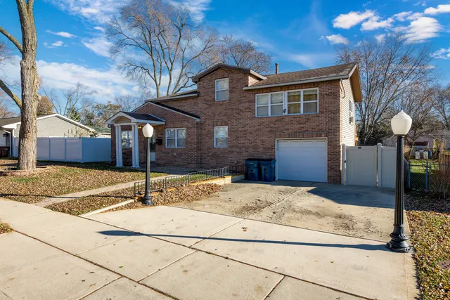 $334,900 | 1585 Charles Drive, Glendale Heights, IL 60139