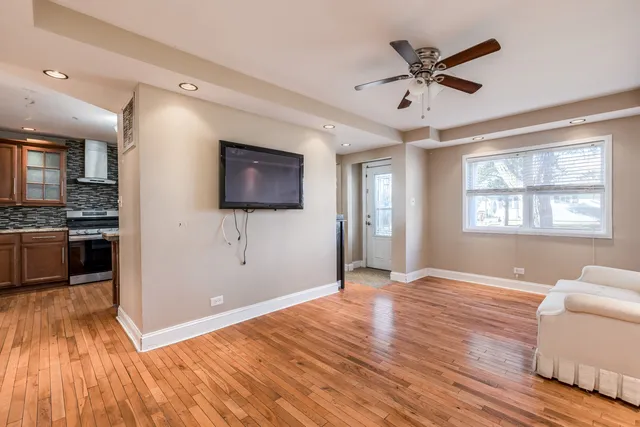 $334,900 | 1585 Charles Drive, Glendale Heights, IL 60139