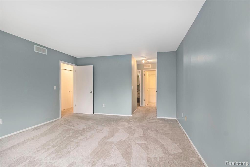 30414 Orchard Lake Road, Unit 25 Farmington Hills, MI 48334 - Photo 10 of 25