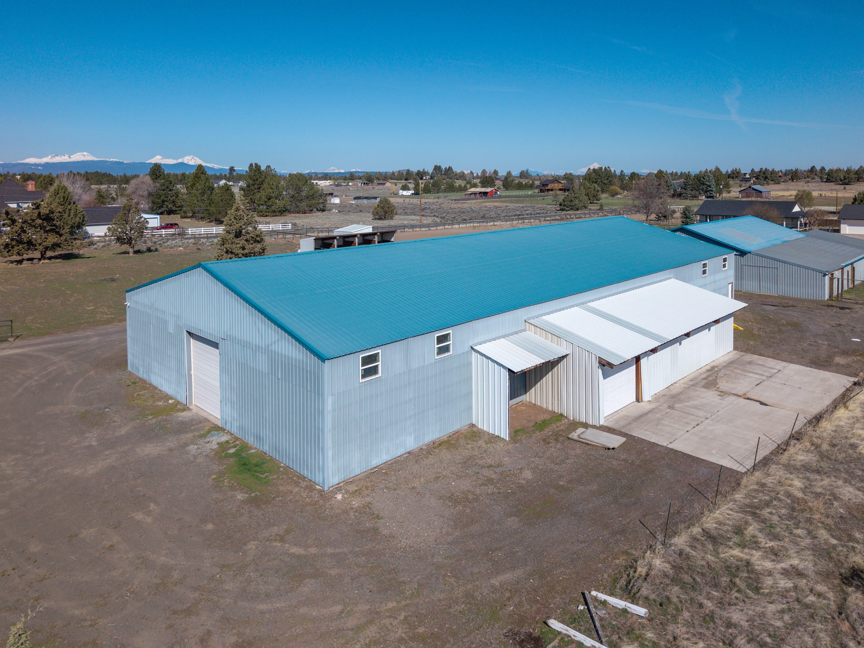 22540 Rickard Road Bend, OR 97702 - Photo 33 of 79 TPark_0329_041425