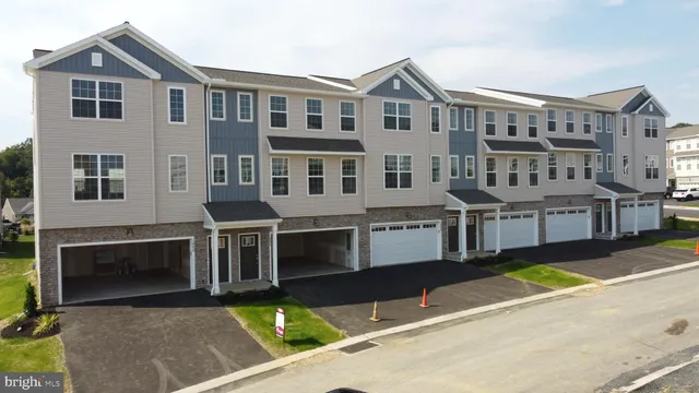 $2,195 | 1851 Shady Lane, Mechanicsburg, PA 17055