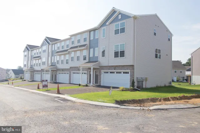 $2,195 | 1851 Shady Lane, Mechanicsburg, PA 17055