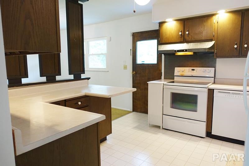 6240 North Hamilton Road Peoria, IL 61614 - Photo 11 of 33 Gallery Image 11