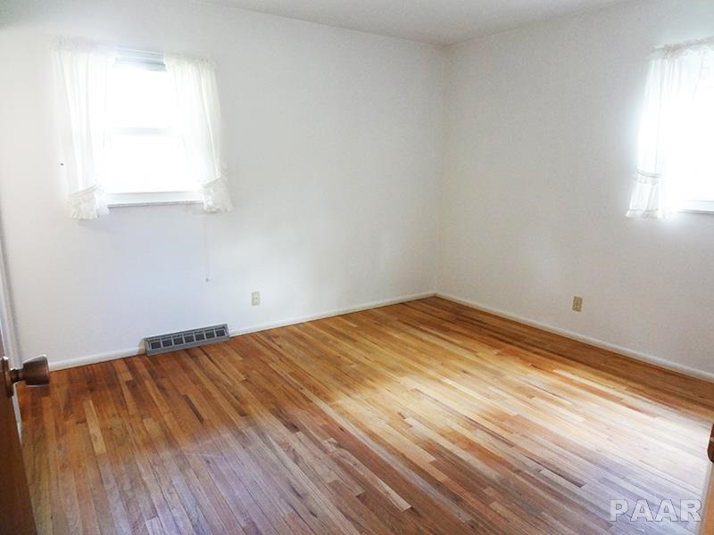 6240 North Hamilton Road Peoria, IL 61614 - Photo 13 of 33 Gallery Image 13