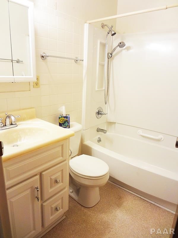 6240 North Hamilton Road Peoria, IL 61614 - Photo 17 of 33 Gallery Image 17