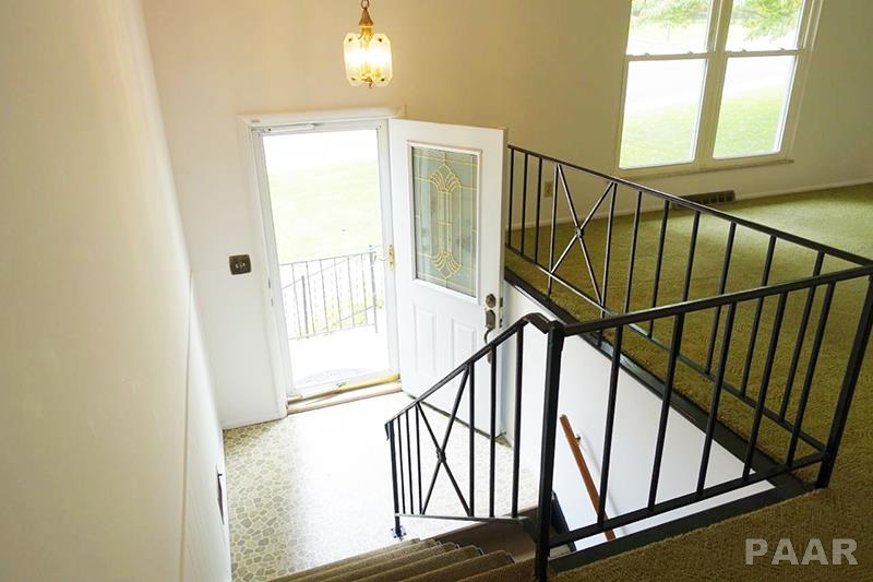 6240 North Hamilton Road Peoria, IL 61614 - Photo 3 of 33 Gallery Image 3