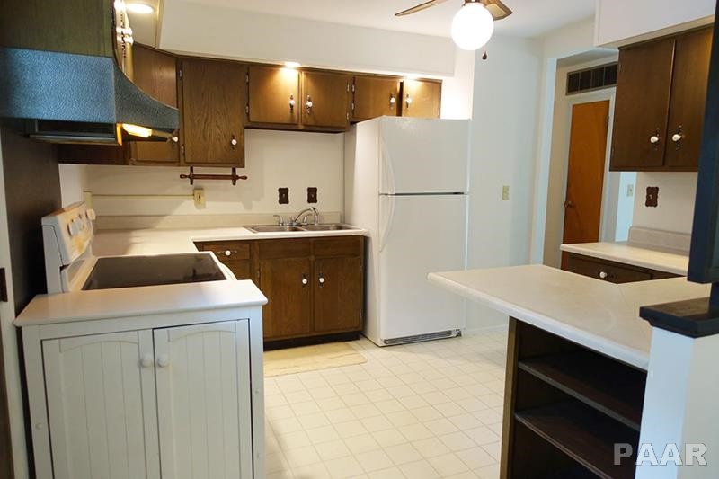 6240 North Hamilton Road Peoria, IL 61614 - Photo 9 of 33 Gallery Image 9