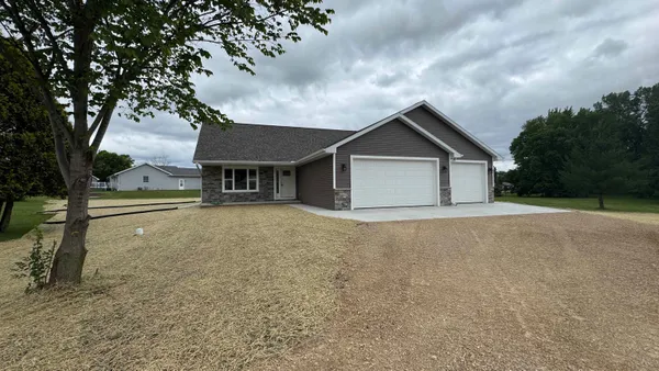 $342,000 | 709 Robin Street, New London, WI 54961