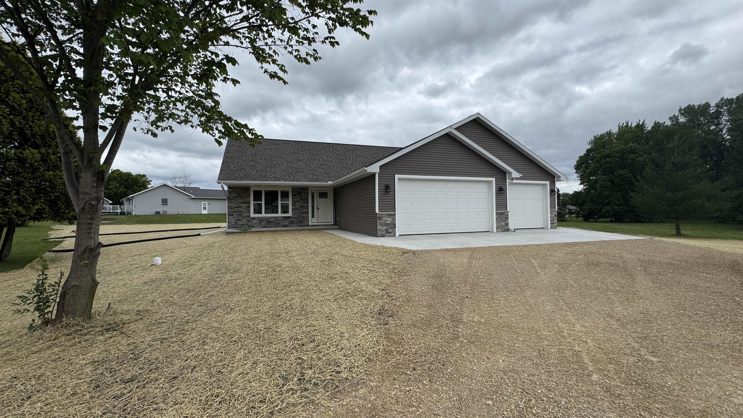 709 Robin Street New London, WI 54961 - Photo 1 of 35