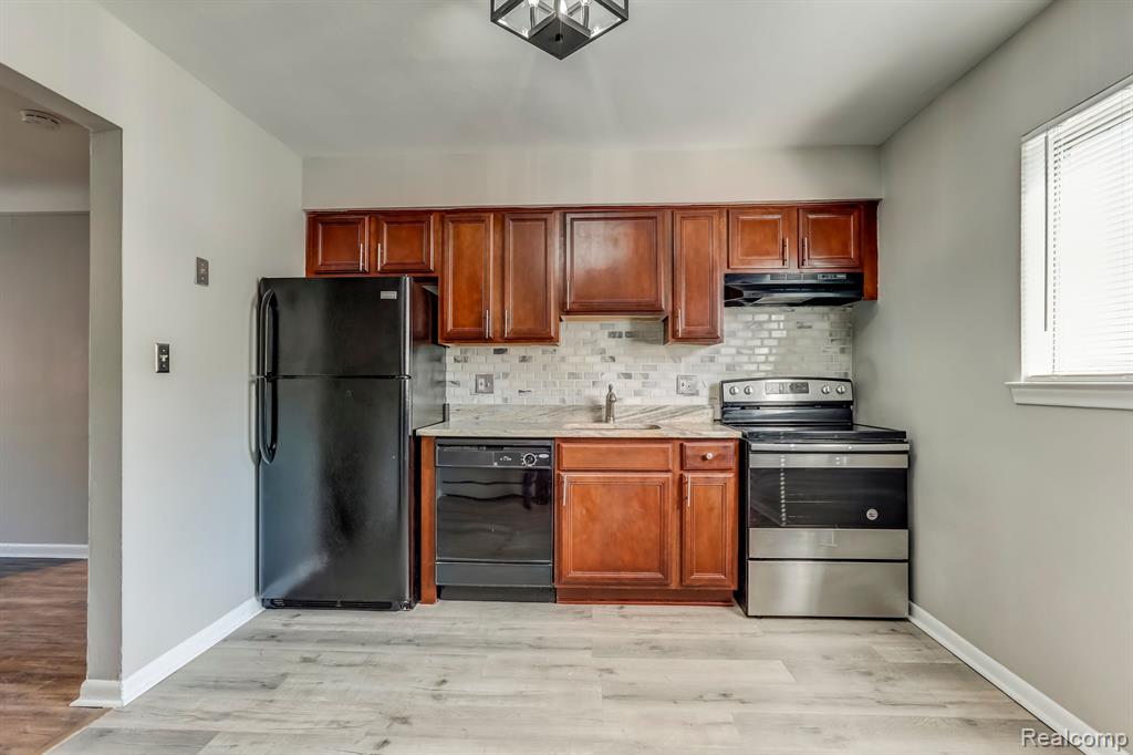 629 West Maple Road, Unit 5 Clawson, MI 48017 - Photo 12 of 14