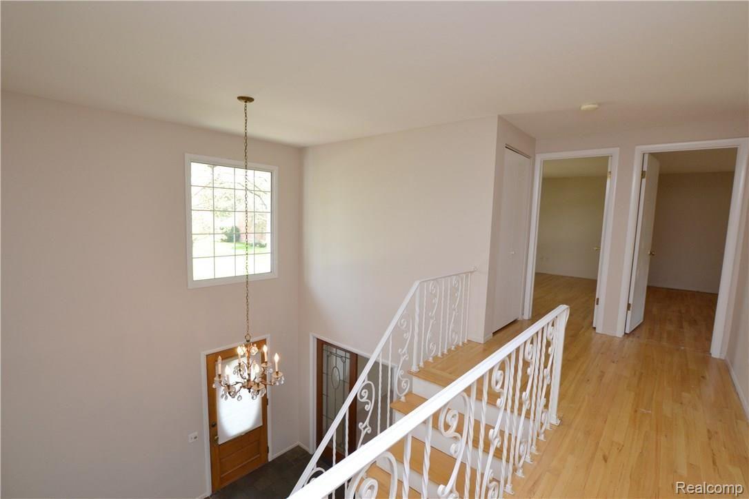 4234 Covered Bridge Road Bloomfield Hills, MI 48302 - Photo 17 of 28 2nd floor landing