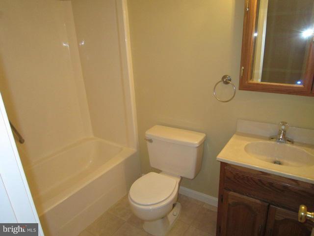7940 Bennett Branch Road Mount Airy, MD 21771 - Photo 14 of 25 Full bathroom in hall
