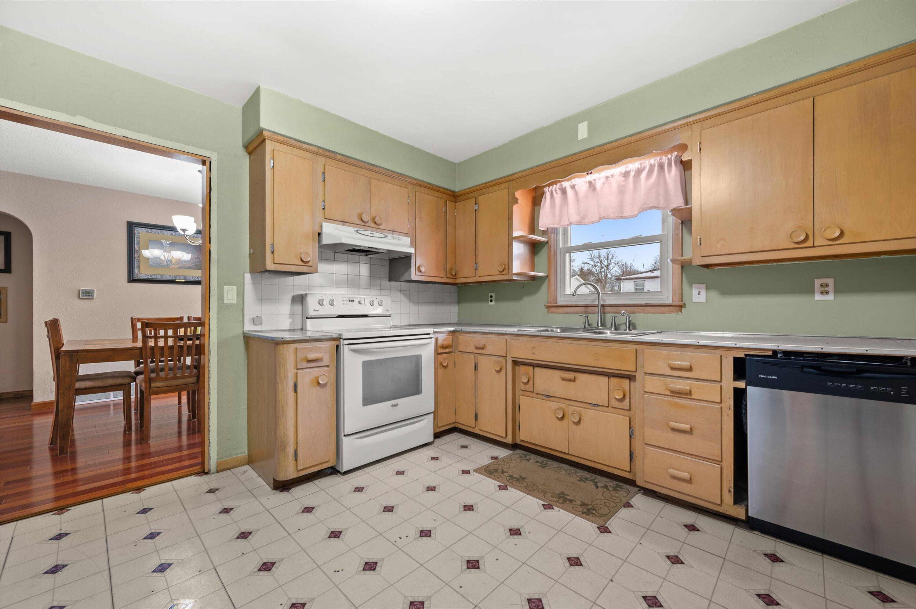 817 Scott Street Beaver Dam, WI 53916 - Photo 8 of 24 Appliances Included!