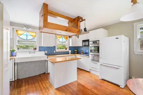 $689,000 | 5 Telegraph Avenue, Hull, MA 02045