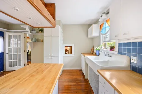 $689,000 | 5 Telegraph Avenue, Hull, MA 02045