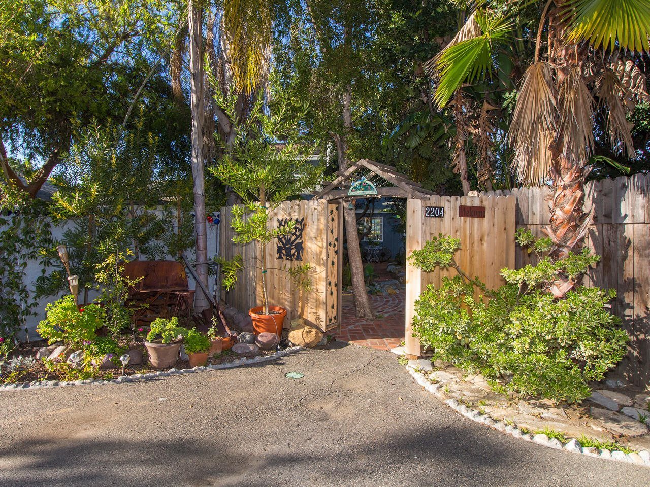 2204 East Mission Road Fallbrook, CA 92028 - Photo 2 of 25