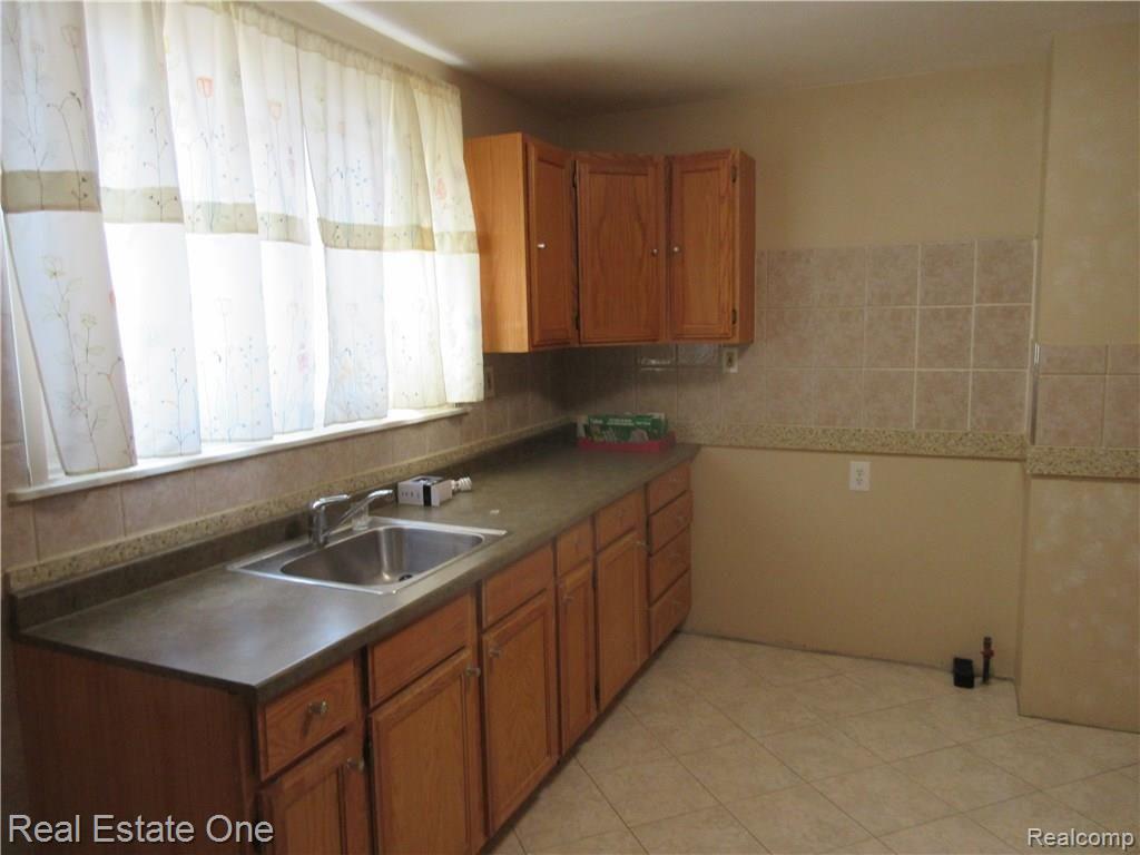 7267 Miller Road Dearborn, MI 48126 - Photo 19 of 44