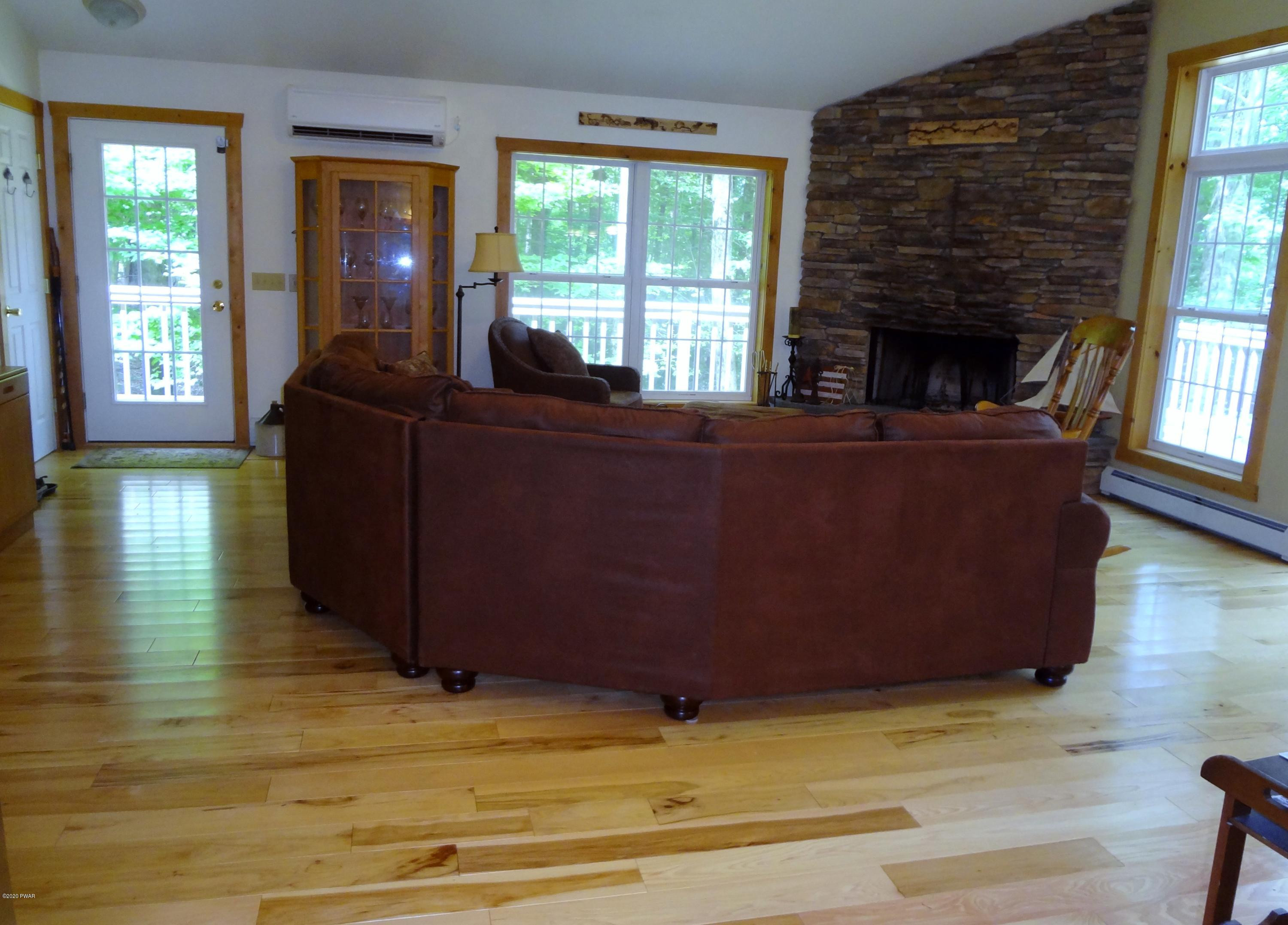 110 Ridge Road Lake Ariel, PA 18436 - Photo 12 of 45 Living Room