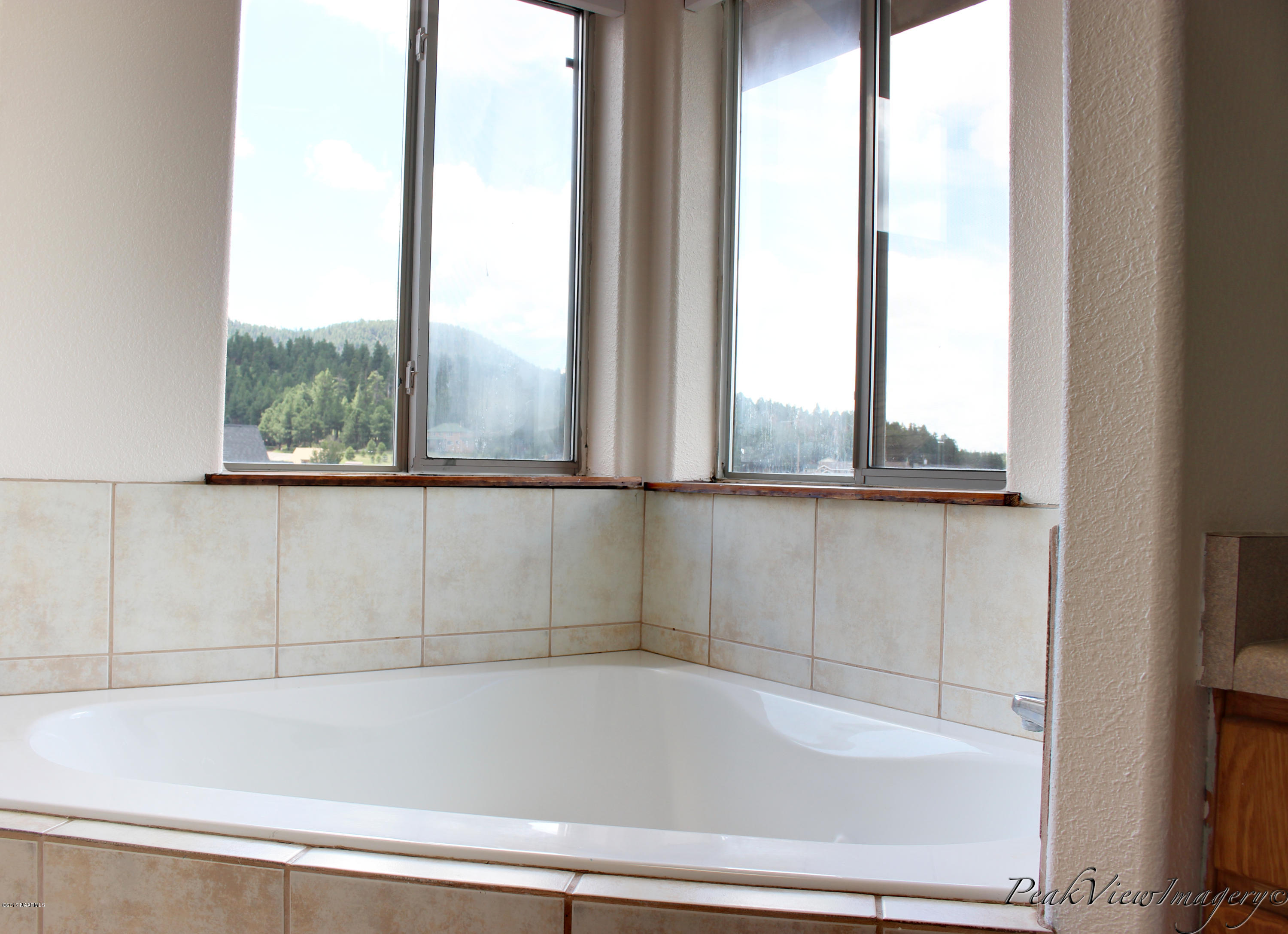 6905 North Bader Road Flagstaff, AZ 86001 - Photo 21 of 30 Master Bathroom