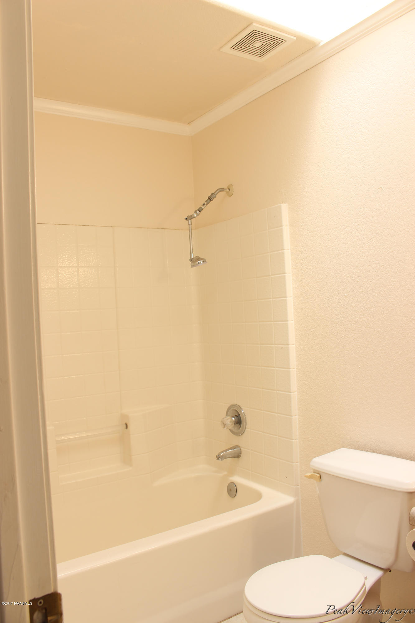 6905 North Bader Road Flagstaff, AZ 86001 - Photo 29 of 30 upstairs bathroom
