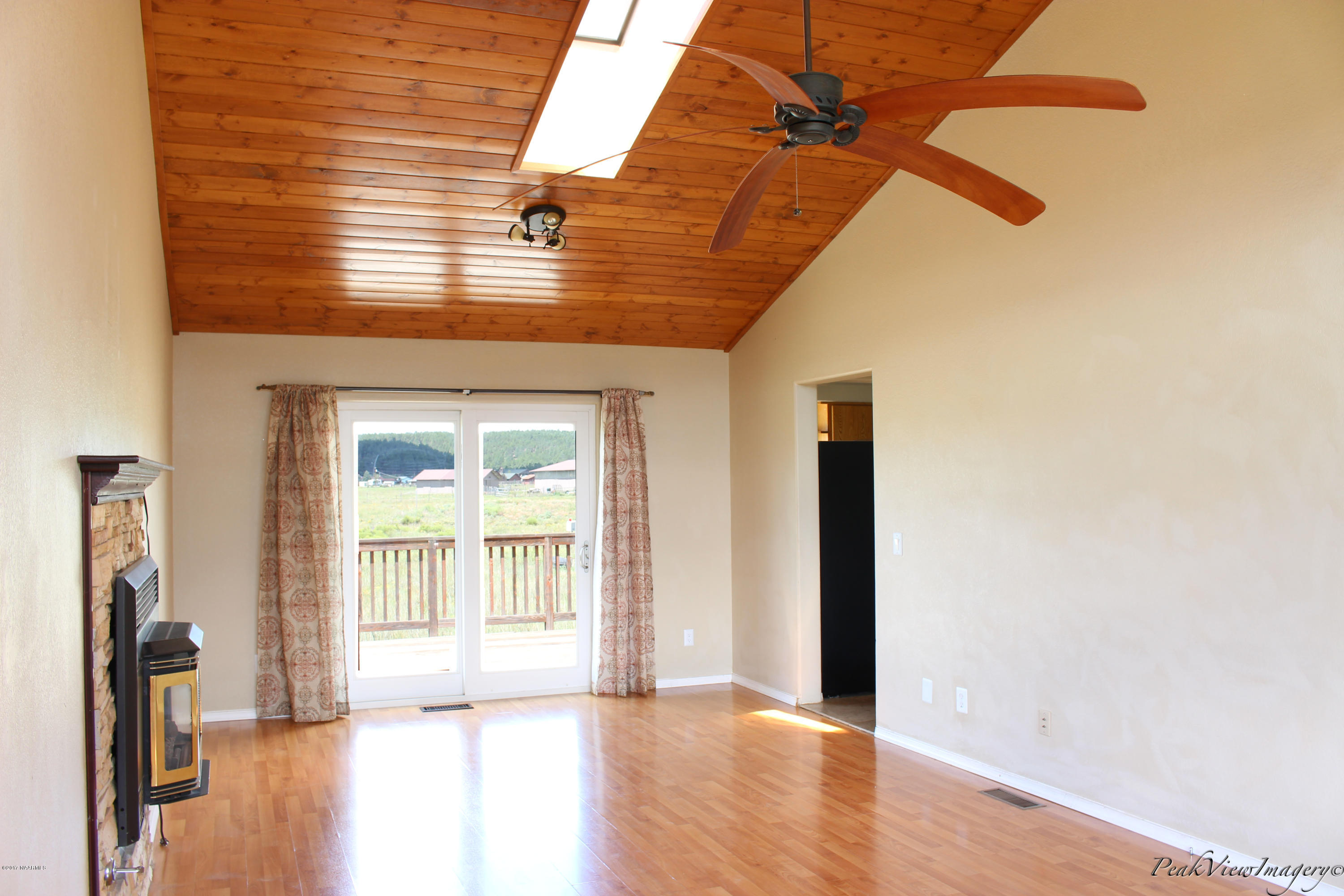 6905 North Bader Road Flagstaff, AZ 86001 - Photo 10 of 30 Living room