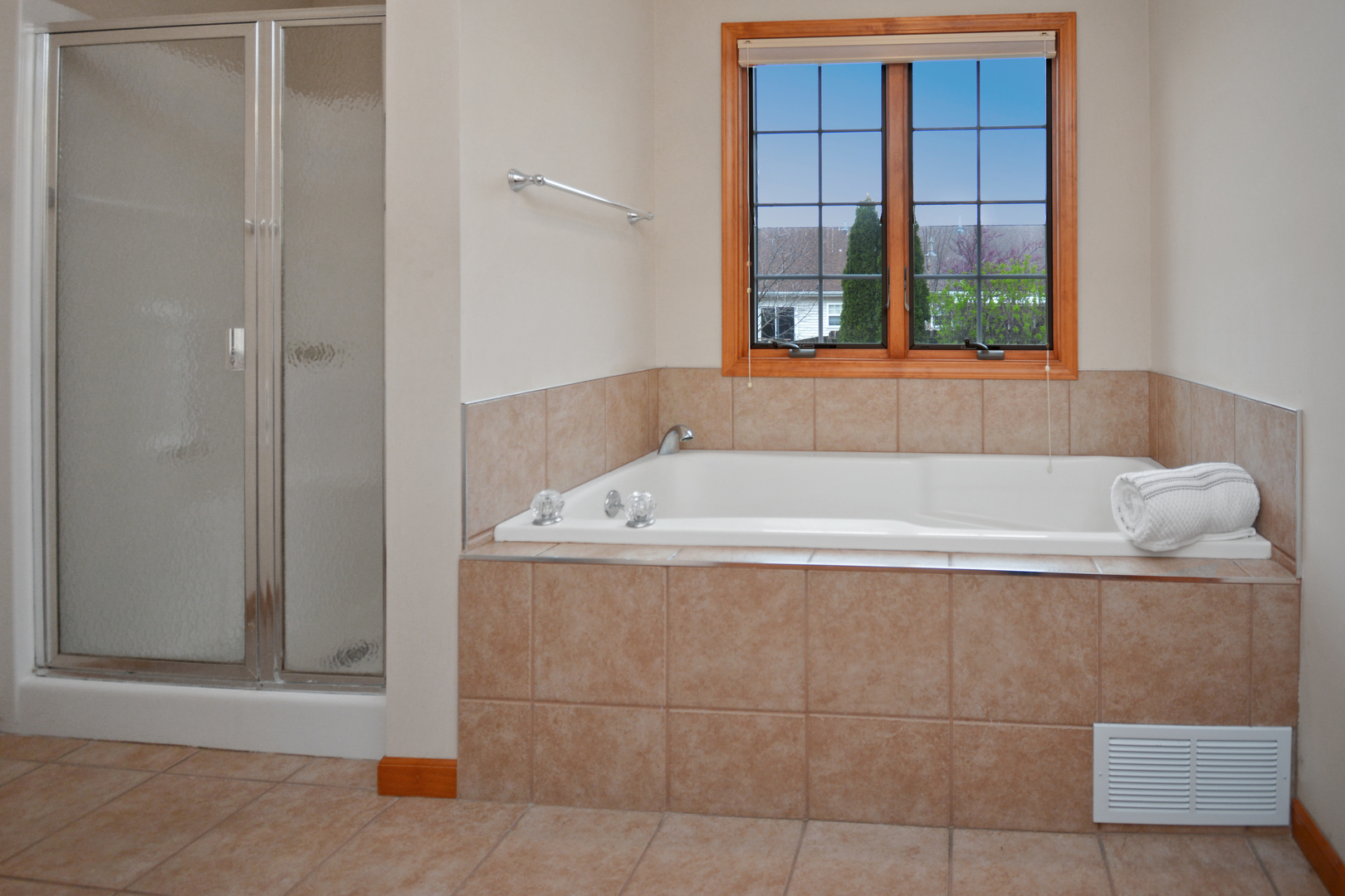 2884 Bear Claw Street Normal, IL 61761 - Photo 32 of 62 a bath tub sitting next to a window