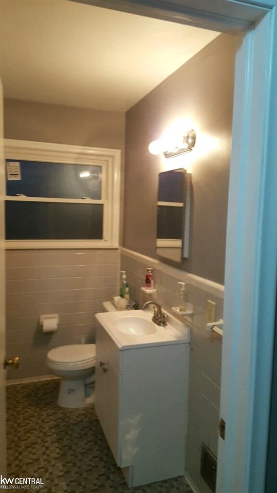 21131 Moross Road Grosse Pointe, MI 48236 - Photo 17 of 25 NEW WINDOWS