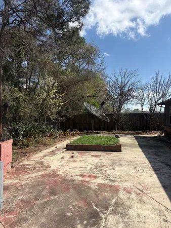 a view of yard with green space