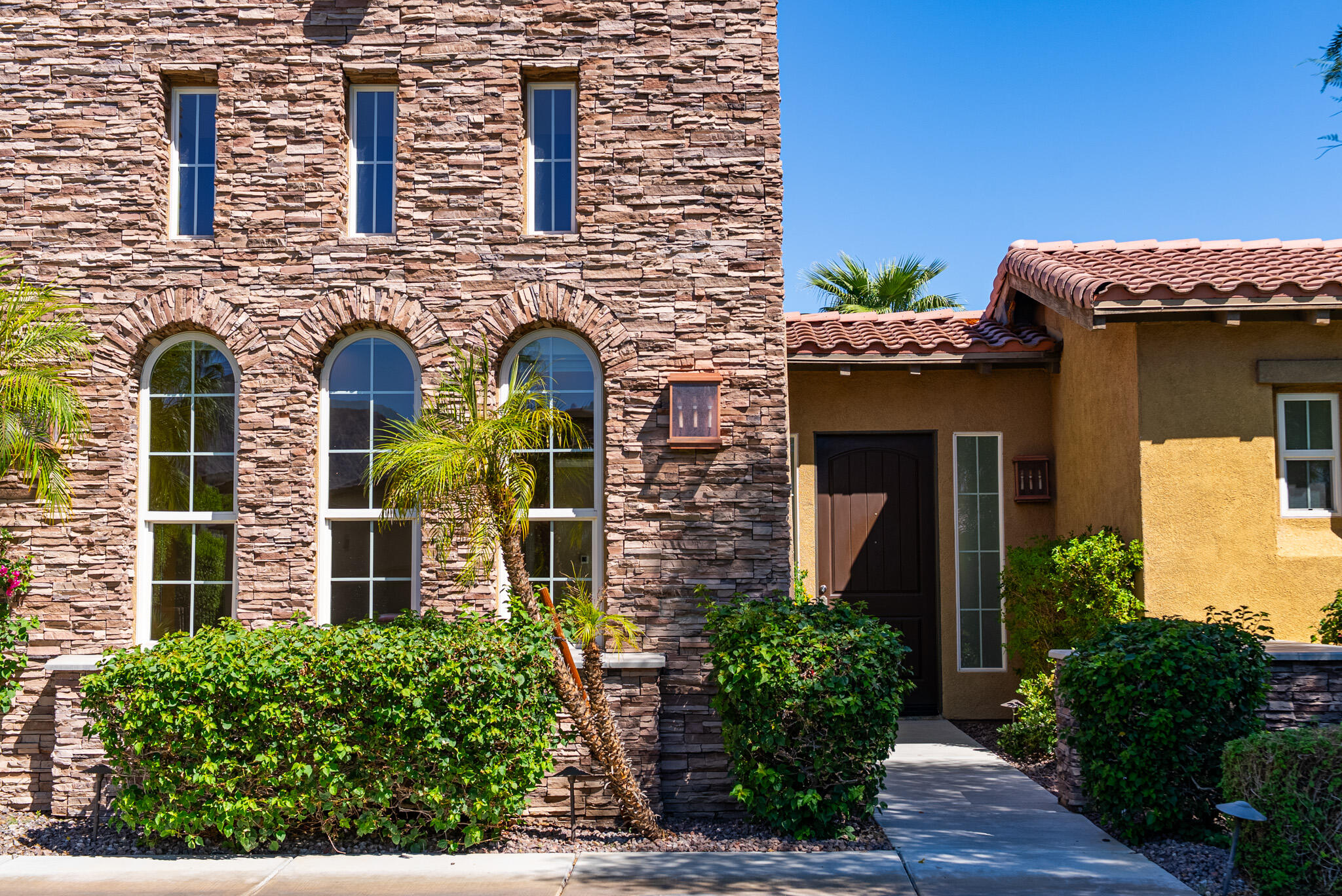 14 Via Santo Tomas Drive Rancho Mirage, CA 92270 - Photo 15 of 61 front view of a house with potted plants