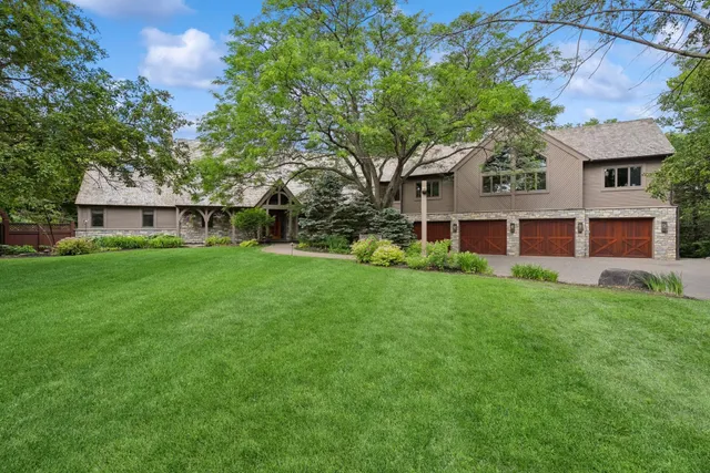 $1,900,000 | 10420 Bluff Circle, Chaska, MN 55318
