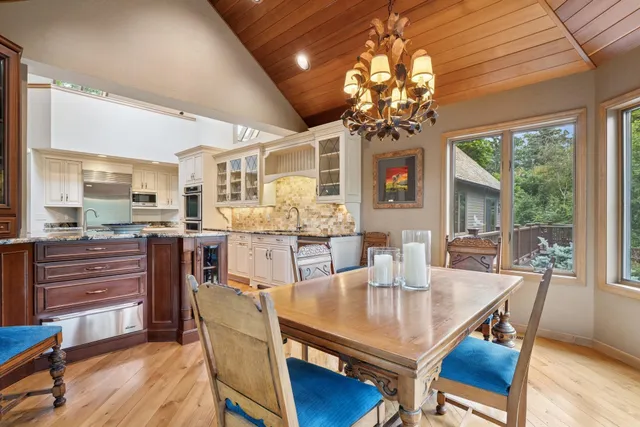 $1,900,000 | 10420 Bluff Circle, Chaska, MN 55318