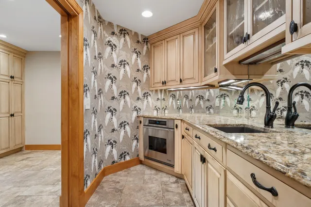 $1,900,000 | 10420 Bluff Circle, Chaska, MN 55318