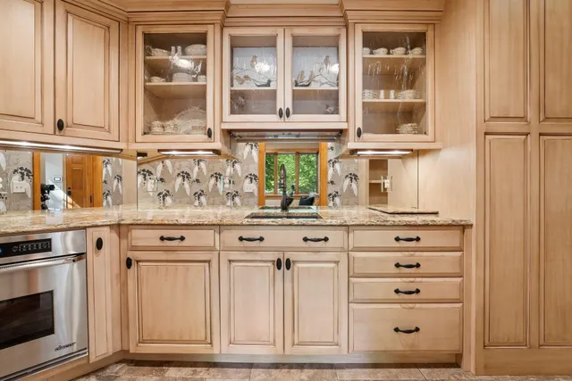 $1,900,000 | 10420 Bluff Circle, Chaska, MN 55318