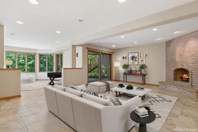 $1,900,000 | 10420 Bluff Circle, Chaska, MN 55318