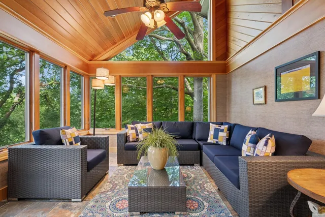 $1,900,000 | 10420 Bluff Circle, Chaska, MN 55318