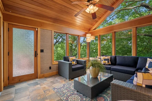 $1,900,000 | 10420 Bluff Circle, Chaska, MN 55318