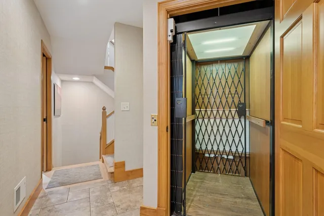 $1,900,000 | 10420 Bluff Circle, Chaska, MN 55318