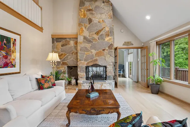 $1,900,000 | 10420 Bluff Circle, Chaska, MN 55318