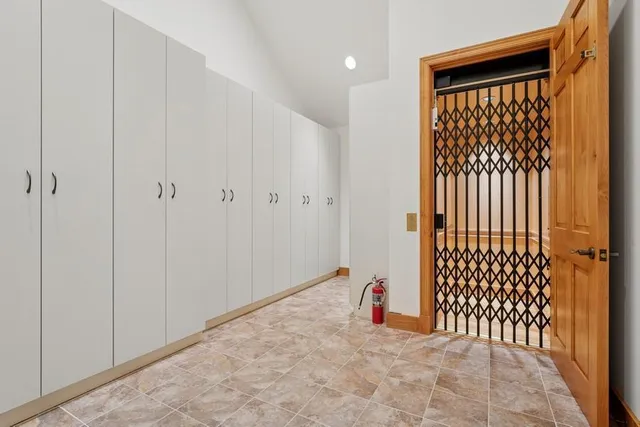 $1,900,000 | 10420 Bluff Circle, Chaska, MN 55318