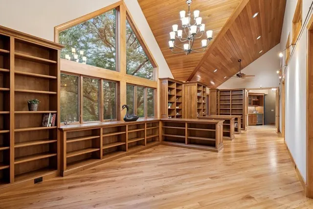 $1,900,000 | 10420 Bluff Circle, Chaska, MN 55318