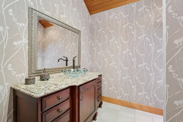 $1,900,000 | 10420 Bluff Circle, Chaska, MN 55318