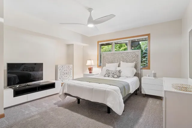 $1,900,000 | 10420 Bluff Circle, Chaska, MN 55318