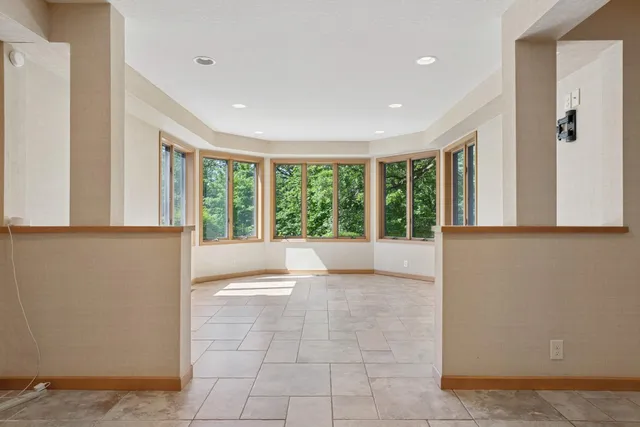 $1,900,000 | 10420 Bluff Circle, Chaska, MN 55318