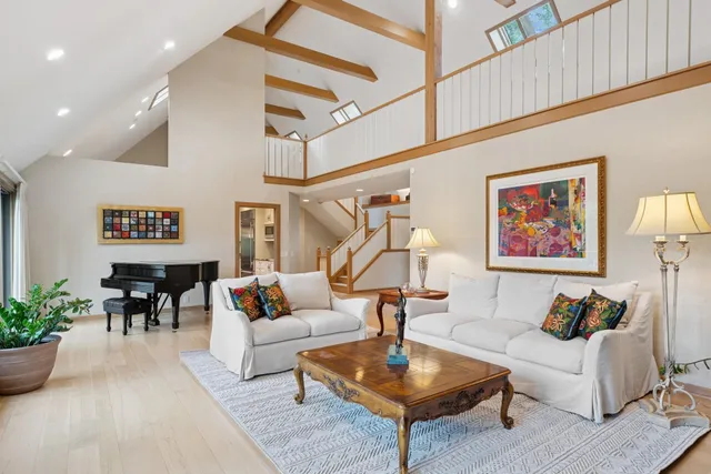 $1,900,000 | 10420 Bluff Circle, Chaska, MN 55318