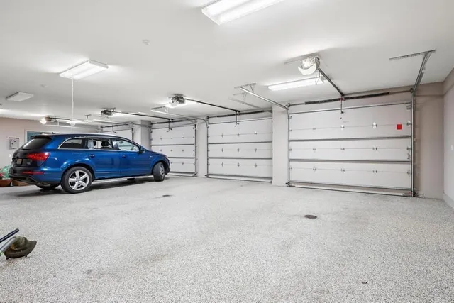 $1,900,000 | 10420 Bluff Circle, Chaska, MN 55318