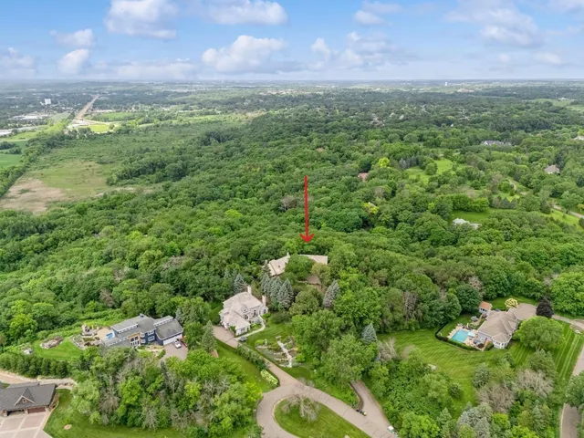 $1,900,000 | 10420 Bluff Circle, Chaska, MN 55318